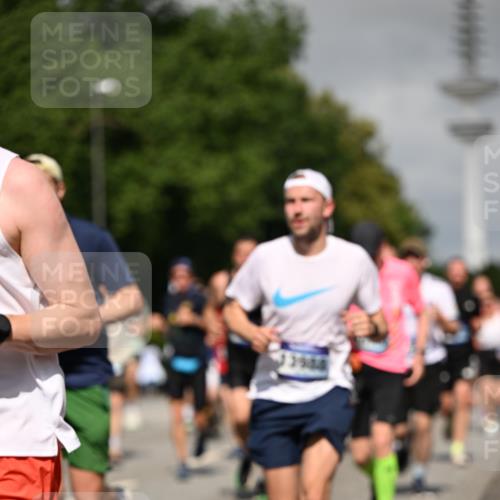 29.06.2025 - hella hamburg halbmarathon Dr. Thomas Lammeyer http://msf.ph/oto/8517069 29.06.2025 10:03:41 Kennedybrücke 1125, 1319, 1595, 1642, 1834, 1914, 1955, 2282, 2364, 2391, 2432, 2676, 2910, 3279, 3668, 3836, 4231, 4426, 4837, 5015, 5134, 5277, 5299, 5420, 6414, 6415, 6581, 6587, 7033, 7037, 7547, 7786, 8223, 8285, 8330, 8394, 8542, 8573, 8929, 9488, 9903, 9907, 9984, 10020, 10031, 10093, 10518, 10519, 11039 meine-sportfotos.de