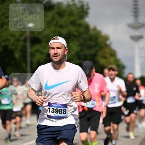 29.06.2025 - hella hamburg halbmarathon Dr. Thomas Lammeyer http://msf.ph/oto/8517087 29.06.2025 10:03:42 Kennedybrücke 1125, 1319, 1595, 1642, 1834, 1914, 1955, 2099, 2282, 2364, 2391, 2432, 2676, 2910, 3279, 3668, 3836, 4231, 4426, 4837, 5015, 5134, 5277, 5299, 5420, 6414, 6415, 6581, 6587, 7033, 7037, 7547, 7786, 8223, 8285, 8330, 8394, 8402, 8573, 8929, 9488, 9907, 9984, 10020, 10031, 10093, 10518, 11039 meine-sportfotos.de