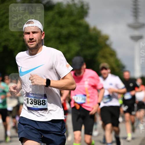 29.06.2025 - hella hamburg halbmarathon Dr. Thomas Lammeyer http://msf.ph/oto/8517101 29.06.2025 10:03:42 Kennedybrücke 1125, 1319, 1595, 1642, 1834, 1914, 1955, 2099, 2282, 2364, 2391, 2432, 2676, 2910, 3279, 3668, 3836, 4231, 4426, 4837, 5015, 5134, 5277, 5299, 5420, 6414, 6415, 6581, 6587, 7033, 7037, 7547, 7786, 8223, 8285, 8330, 8394, 8402, 8573, 8929, 9488, 9907, 9984, 10020, 10031, 10093, 10518, 11039 meine-sportfotos.de