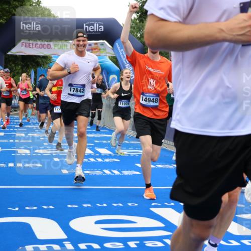 29.06.2025 - hella hamburg halbmarathon Strokosch-Dieckow http://msf.ph/oto/8517105 29.06.2025 10:55:04 Ziel 1549, 1628, 2119, 2448, 2884, 3041, 3652, 3791, 3945, 4249, 4616, 4903, 4938, 5020, 6355, 6433, 8691, 8698, 9060, 9361, 9380, 10191, 10192, 10266, 11333, 11747, 11976, 12248, 12961, 13297, 13988, 14750, 14834, 14845, 14948, 15126, 15879, 16047, 16108, 16630, 17803, 17842, 18031, 18181, 18966 meine-sportfotos.de