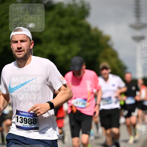 29.06.2025 - hella hamburg halbmarathon Dr. Thomas Lammeyer http://msf.ph/oto/8517108 29.06.2025 10:03:42 Kennedybrücke 1125, 1319, 1595, 1642, 1834, 1914, 1955, 2099, 2282, 2364, 2391, 2432, 2676, 2910, 3279, 3668, 3836, 4231, 4426, 4837, 5015, 5134, 5277, 5299, 5420, 6414, 6415, 6581, 6587, 7033, 7037, 7547, 7786, 8223, 8285, 8330, 8394, 8402, 8573, 8929, 9488, 9907, 9984, 10020, 10031, 10093, 10518, 11039 meine-sportfotos.de
