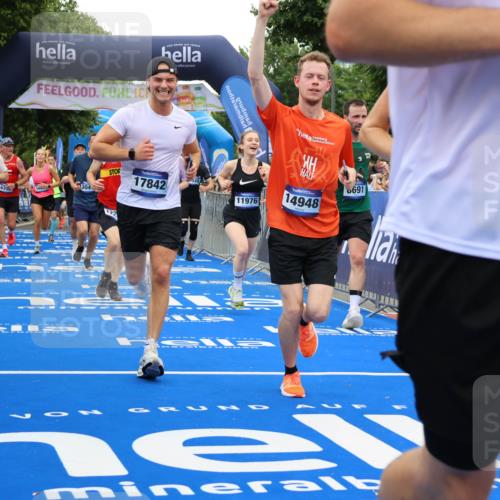 29.06.2025 - hella hamburg halbmarathon Strokosch-Dieckow http://msf.ph/oto/8517112 29.06.2025 10:55:04 Ziel 1549, 1628, 2119, 2448, 2884, 3041, 3652, 3791, 3945, 4249, 4616, 4903, 4938, 5020, 6355, 6433, 8691, 8698, 9060, 9361, 9380, 10191, 10192, 10266, 11333, 11747, 11976, 12248, 12961, 13297, 13988, 14750, 14834, 14845, 14948, 15126, 15879, 16047, 16108, 16630, 17803, 17842, 18031, 18181, 18966 meine-sportfotos.de