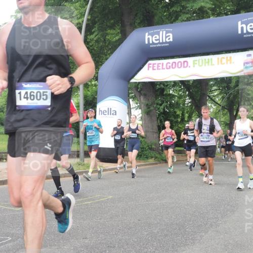 29.06.2025 - hella hamburg halbmarathon KatJ http://msf.ph/oto/8517125 29.06.2025 10:47:52 Zwischen KM18-KM19 1190, 3740, 6580, 7006, 8154, 8421, 8422, 8483 meine-sportfotos.de