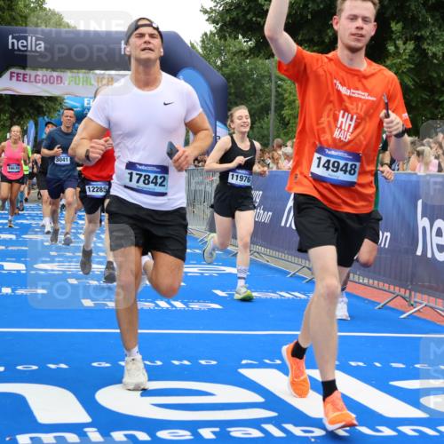 29.06.2025 - hella hamburg halbmarathon Strokosch-Dieckow http://msf.ph/oto/8517150 29.06.2025 10:55:05 Ziel 1549, 1628, 2119, 2448, 2884, 3041, 3652, 3791, 3945, 4249, 4616, 4903, 4938, 5020, 6355, 6433, 8691, 8698, 9060, 9361, 9380, 10191, 10192, 10582, 11333, 11747, 11976, 12248, 12961, 13297, 14750, 14834, 14948, 15126, 15854, 15879, 16108, 16630, 17803, 17842, 18031, 18181, 18966 meine-sportfotos.de