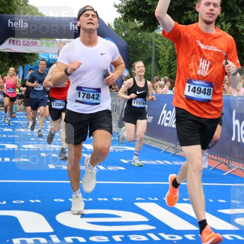 29.06.2025 - hella hamburg halbmarathon Strokosch-Dieckow http://msf.ph/oto/8517155 29.06.2025 10:55:05 Ziel 1549, 1628, 2119, 2448, 2884, 3041, 3652, 3791, 3945, 4249, 4616, 4903, 4938, 5020, 6355, 6433, 8691, 8698, 9060, 9361, 9380, 10191, 10192, 10582, 11333, 11747, 11976, 12248, 12961, 13297, 14750, 14834, 14948, 15126, 15854, 15879, 16108, 16630, 17803, 17842, 18031, 18181, 18966 meine-sportfotos.de