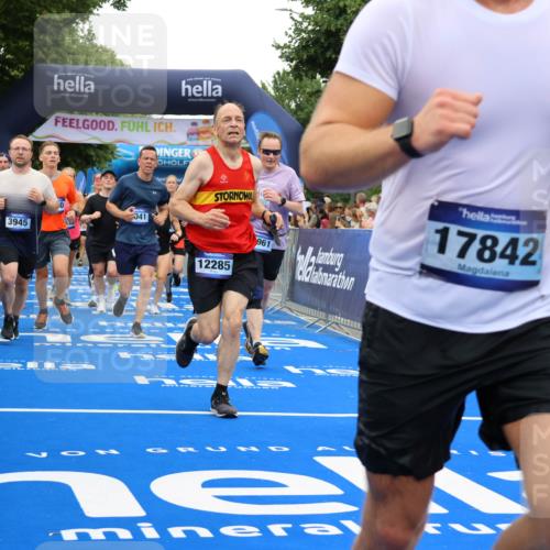29.06.2025 - hella hamburg halbmarathon Strokosch-Dieckow http://msf.ph/oto/8517163 29.06.2025 10:55:06 Ziel 1549, 1628, 2119, 2448, 2884, 3041, 3791, 3945, 4249, 4616, 4903, 4938, 6355, 8691, 8973, 9060, 9361, 9380, 10188, 10191, 10192, 10582, 11333, 11747, 11976, 12248, 12961, 13297, 14750, 14834, 14948, 15126, 15854, 15879, 16108, 16630, 17803, 17842, 18031, 18966 meine-sportfotos.de