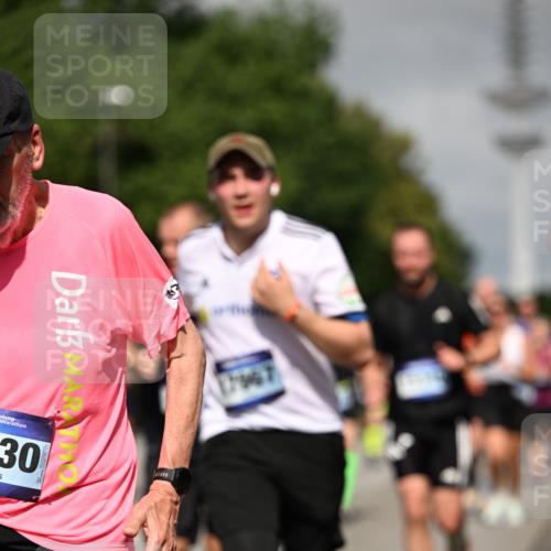 29.06.2025 - hella hamburg halbmarathon Dr. Thomas Lammeyer http://msf.ph/oto/8517176 29.06.2025 10:03:45 Kennedybrücke 1006, 1125, 1595, 1642, 1834, 1955, 2099, 2282, 2364, 2391, 2432, 2676, 2910, 3279, 3668, 3836, 4231, 5015, 5134, 5277, 5299, 5420, 6202, 6414, 6415, 6581, 6587, 7033, 7037, 7547, 7786, 8223, 8285, 8330, 8394, 8402, 8573, 8929, 9488, 9907, 9984, 10020, 10031, 10093, 10518 meine-sportfotos.de