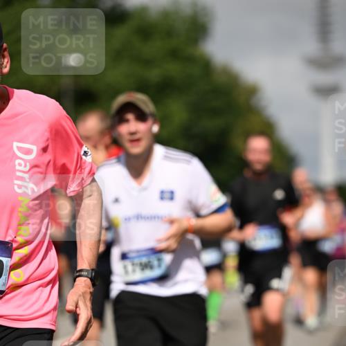 29.06.2025 - hella hamburg halbmarathon Dr. Thomas Lammeyer http://msf.ph/oto/8517177 29.06.2025 10:03:45 Kennedybrücke 1006, 1125, 1595, 1642, 1834, 1955, 2099, 2282, 2364, 2391, 2432, 2676, 2910, 3279, 3668, 3836, 4231, 5015, 5134, 5277, 5299, 5420, 6202, 6414, 6415, 6581, 6587, 7033, 7037, 7547, 7786, 8223, 8285, 8330, 8394, 8402, 8573, 8929, 9488, 9907, 9984, 10020, 10031, 10093, 10518 meine-sportfotos.de