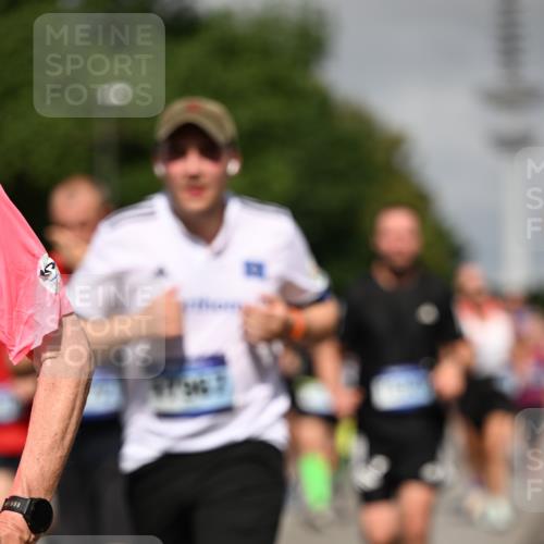 29.06.2025 - hella hamburg halbmarathon Dr. Thomas Lammeyer http://msf.ph/oto/8517185 29.06.2025 10:03:45 Kennedybrücke 1006, 1125, 1595, 1642, 1834, 1955, 2099, 2282, 2364, 2391, 2432, 2676, 2910, 3279, 3668, 3836, 4231, 5015, 5134, 5277, 5299, 5420, 6202, 6414, 6415, 6581, 6587, 7033, 7037, 7547, 7786, 8223, 8285, 8330, 8394, 8402, 8573, 8929, 9488, 9907, 9984, 10020, 10031, 10093, 10518 meine-sportfotos.de
