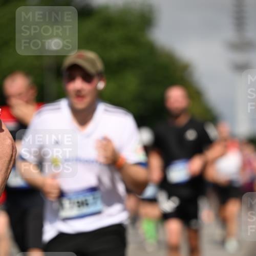 29.06.2025 - hella hamburg halbmarathon Dr. Thomas Lammeyer http://msf.ph/oto/8517189 29.06.2025 10:03:45 Kennedybrücke 1006, 1125, 1595, 1642, 1834, 1955, 2099, 2282, 2364, 2391, 2432, 2676, 2910, 3279, 3668, 3836, 4231, 5015, 5134, 5277, 5299, 5420, 6202, 6414, 6415, 6581, 6587, 7033, 7037, 7547, 7786, 8223, 8285, 8330, 8394, 8402, 8573, 8929, 9488, 9907, 9984, 10020, 10031, 10093, 10518 meine-sportfotos.de