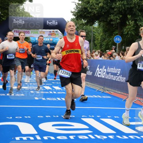 29.06.2025 - hella hamburg halbmarathon Strokosch-Dieckow http://msf.ph/oto/8517200 29.06.2025 10:55:06 Ziel 1549, 1628, 2119, 2448, 2884, 3041, 3791, 3945, 4249, 4616, 4903, 4938, 6355, 8691, 8973, 9060, 9361, 9380, 10188, 10191, 10192, 10582, 11333, 11747, 11976, 12248, 12961, 13297, 14750, 14834, 14948, 15126, 15854, 15879, 16108, 16630, 17803, 17842, 18031, 18966 meine-sportfotos.de