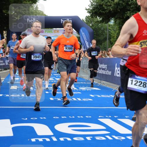 29.06.2025 - hella hamburg halbmarathon Strokosch-Dieckow http://msf.ph/oto/8517228 29.06.2025 10:55:07 Ziel 1549, 1628, 2119, 2448, 2884, 3041, 3791, 3945, 4249, 4903, 4938, 6355, 6891, 8691, 8973, 9060, 9361, 9380, 10188, 10191, 10192, 10582, 11333, 11747, 11976, 12248, 12961, 13297, 14750, 14834, 14948, 15126, 15854, 15879, 16108, 16521, 16630, 17803, 17842, 18031, 18966 meine-sportfotos.de