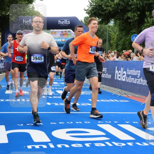 29.06.2025 - hella hamburg halbmarathon Strokosch-Dieckow http://msf.ph/oto/8517251 29.06.2025 10:55:07 Ziel 1549, 1628, 2119, 2448, 2884, 3041, 3791, 3945, 4249, 4903, 4938, 6355, 6891, 8691, 8973, 9060, 9361, 9380, 10188, 10191, 10192, 10582, 11333, 11747, 11976, 12248, 12961, 13297, 14750, 14834, 14948, 15126, 15854, 15879, 16108, 16521, 16630, 17803, 17842, 18031, 18966 meine-sportfotos.de