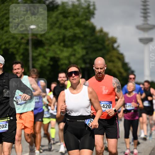 29.06.2025 - hella hamburg halbmarathon Dr. Thomas Lammeyer http://msf.ph/oto/8517296 29.06.2025 10:03:48 Kennedybrücke 1006, 1125, 1642, 1834, 1955, 2099, 2348, 2364, 2391, 2432, 2676, 2910, 3279, 3668, 3836, 4231, 5015, 5134, 5420, 6202, 6414, 6415, 6581, 6587, 7547, 7786, 8223, 8285, 8330, 8394, 8402, 8520, 8573, 9488, 9907, 9984, 10031, 10093, 10788, 11158 meine-sportfotos.de