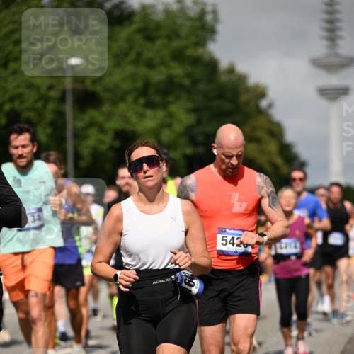 29.06.2025 - hella hamburg halbmarathon Dr. Thomas Lammeyer http://msf.ph/oto/8517298 29.06.2025 10:03:49 Kennedybrücke 1006, 1125, 1334, 1642, 1834, 1955, 2099, 2348, 2364, 2432, 2676, 2910, 3177, 3279, 3668, 3836, 4231, 5015, 5134, 5341, 5420, 6202, 6414, 6415, 6581, 6587, 7547, 7786, 8223, 8285, 8330, 8394, 8402, 8520, 8573, 9488, 9907, 9984, 10031, 10093, 10788, 11158 meine-sportfotos.de