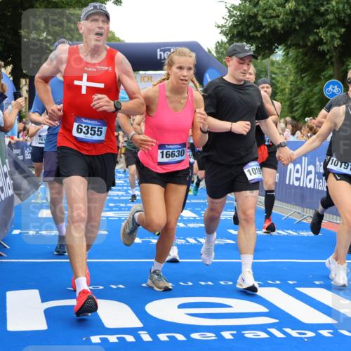 29.06.2025 - hella hamburg halbmarathon Strokosch-Dieckow http://msf.ph/oto/8517304 29.06.2025 10:55:09 Ziel 1549, 1628, 2119, 2448, 2884, 3041, 3791, 3945, 4903, 6355, 6891, 8691, 8973, 9060, 9361, 9380, 10188, 10191, 10192, 10263, 10582, 11333, 11747, 11976, 12248, 12961, 13297, 14750, 14834, 14948, 15854, 16108, 16521, 16630, 17803, 17842, 18031, 18966 meine-sportfotos.de