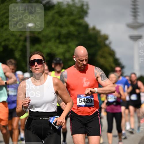 29.06.2025 - hella hamburg halbmarathon Dr. Thomas Lammeyer http://msf.ph/oto/8517312 29.06.2025 10:03:49 Kennedybrücke 1006, 1125, 1334, 1642, 1834, 1955, 2099, 2348, 2364, 2432, 2676, 2910, 3177, 3279, 3668, 3836, 4231, 5015, 5134, 5341, 5420, 6202, 6414, 6415, 6581, 6587, 7547, 7786, 8223, 8285, 8330, 8394, 8402, 8520, 8573, 9488, 9907, 9984, 10031, 10093, 10788, 11158 meine-sportfotos.de