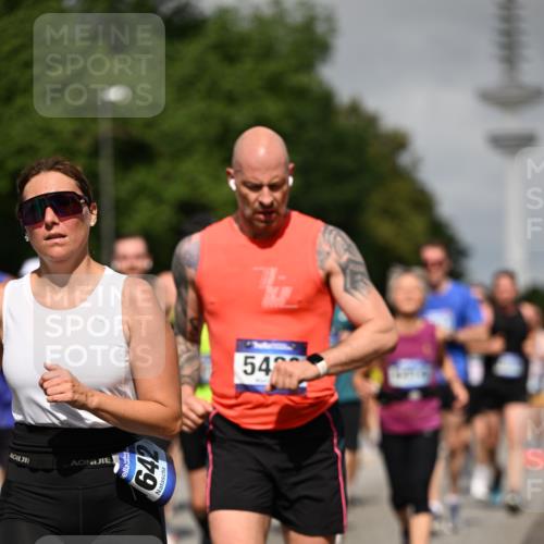 29.06.2025 - hella hamburg halbmarathon Dr. Thomas Lammeyer http://msf.ph/oto/8517324 29.06.2025 10:03:49 Kennedybrücke 1006, 1125, 1334, 1642, 1834, 1955, 2099, 2348, 2364, 2432, 2676, 2910, 3177, 3279, 3668, 3836, 4231, 5015, 5134, 5341, 5420, 6202, 6414, 6415, 6581, 6587, 7547, 7786, 8223, 8285, 8330, 8394, 8402, 8520, 8573, 9488, 9907, 9984, 10031, 10093, 10788, 11158 meine-sportfotos.de