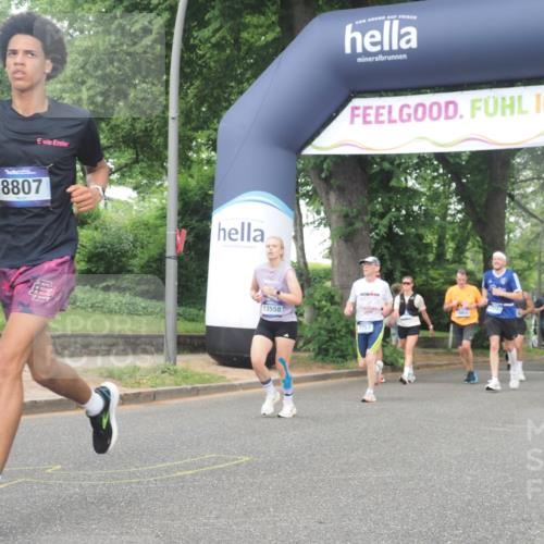 29.06.2025 - hella hamburg halbmarathon KatJ http://msf.ph/oto/8517329 29.06.2025 10:47:58 Zwischen KM18-KM19 3400, 3740, 5602, 5603, 5708, 6580, 7006, 7757, 8154 meine-sportfotos.de