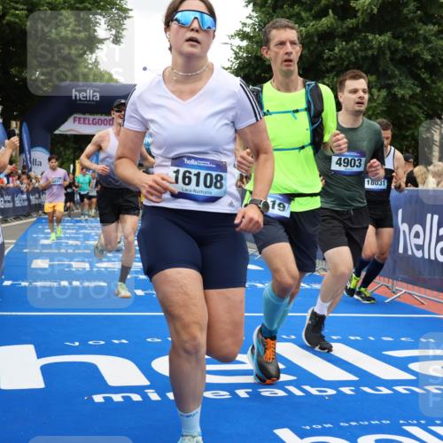 29.06.2025 - hella hamburg halbmarathon Strokosch-Dieckow http://msf.ph/oto/8517332 29.06.2025 10:55:11 Ziel 1549, 1628, 2119, 2448, 3041, 3945, 4903, 5643, 6355, 6723, 6891, 8691, 8973, 9361, 9380, 10188, 10191, 10192, 10263, 10582, 11184, 11747, 11976, 12248, 12961, 13470, 14834, 14948, 15854, 16108, 16521, 16630, 17842, 18031, 18380, 18531, 18966 meine-sportfotos.de