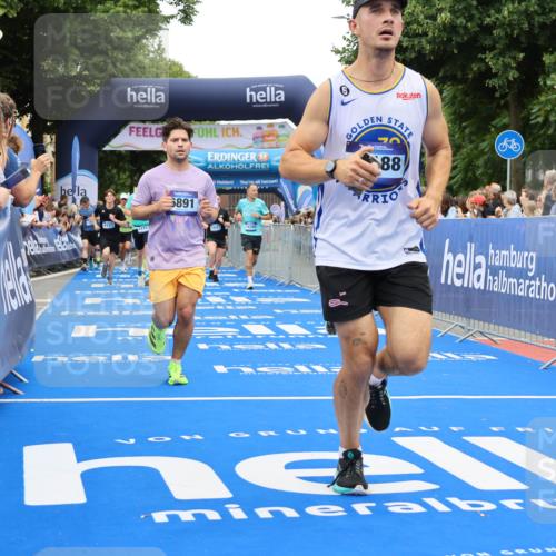 29.06.2025 - hella hamburg halbmarathon Strokosch-Dieckow http://msf.ph/oto/8517381 29.06.2025 10:55:14 Ziel 1549, 1628, 2119, 2448, 3041, 3945, 4189, 4903, 5643, 6355, 6723, 6891, 8487, 8973, 9361, 10188, 10191, 10192, 10263, 10582, 11184, 11747, 12248, 12526, 12961, 13236, 13470, 14834, 15854, 16108, 16521, 16985, 18031, 18290, 18380, 18531, 18966 meine-sportfotos.de