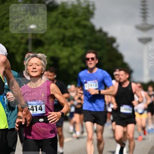 29.06.2025 - hella hamburg halbmarathon Dr. Thomas Lammeyer http://msf.ph/oto/8517396 29.06.2025 10:03:52 Kennedybrücke 1006, 1125, 1180, 1334, 1642, 1834, 1955, 2099, 2348, 2676, 2677, 2910, 3177, 3279, 3668, 3836, 3861, 4231, 5015, 5134, 5341, 5420, 6082, 6084, 6202, 6414, 6415, 6581, 6587, 7547, 7786, 8223, 8285, 8330, 8394, 8402, 8520, 8573, 9984, 10031, 10093, 10788, 11158, 11366 meine-sportfotos.de