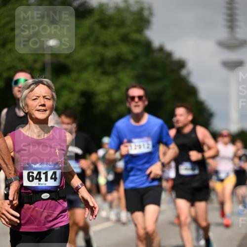 29.06.2025 - hella hamburg halbmarathon Dr. Thomas Lammeyer http://msf.ph/oto/8517412 29.06.2025 10:03:52 Kennedybrücke 1006, 1125, 1180, 1334, 1642, 1834, 1955, 2099, 2348, 2676, 2677, 2910, 3177, 3279, 3668, 3836, 3861, 4231, 5015, 5134, 5341, 5420, 6082, 6084, 6202, 6414, 6415, 6581, 6587, 7547, 7786, 8223, 8285, 8330, 8394, 8402, 8520, 8573, 9984, 10031, 10093, 10788, 11158, 11366 meine-sportfotos.de