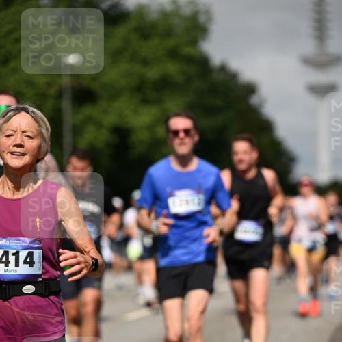 29.06.2025 - hella hamburg halbmarathon Dr. Thomas Lammeyer http://msf.ph/oto/8517421 29.06.2025 10:03:52 Kennedybrücke 1006, 1125, 1180, 1334, 1642, 1834, 1955, 2099, 2348, 2676, 2677, 2910, 3177, 3279, 3668, 3836, 3861, 4231, 5015, 5134, 5341, 5420, 6082, 6084, 6202, 6414, 6415, 6581, 6587, 7547, 7786, 8223, 8285, 8330, 8394, 8402, 8520, 8573, 9984, 10031, 10093, 10788, 11158, 11366 meine-sportfotos.de