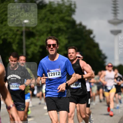 29.06.2025 - hella hamburg halbmarathon Dr. Thomas Lammeyer http://msf.ph/oto/8517437 29.06.2025 10:03:53 Kennedybrücke 1006, 1125, 1180, 1334, 1642, 1834, 1955, 2099, 2348, 2676, 2677, 2910, 3177, 3279, 3836, 3861, 3898, 4231, 5015, 5134, 5341, 5420, 6082, 6084, 6202, 6414, 6415, 6581, 6587, 7547, 7786, 8223, 8285, 8330, 8394, 8402, 8520, 8573, 10031, 10093, 10788, 11158, 11366 meine-sportfotos.de