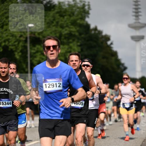 29.06.2025 - hella hamburg halbmarathon Dr. Thomas Lammeyer http://msf.ph/oto/8517445 29.06.2025 10:03:53 Kennedybrücke 1006, 1125, 1180, 1334, 1642, 1834, 1955, 2099, 2348, 2676, 2677, 2910, 3177, 3279, 3836, 3861, 3898, 4231, 5015, 5134, 5341, 5420, 6082, 6084, 6202, 6414, 6415, 6581, 6587, 7547, 7786, 8223, 8285, 8330, 8394, 8402, 8520, 8573, 10031, 10093, 10788, 11158, 11366 meine-sportfotos.de