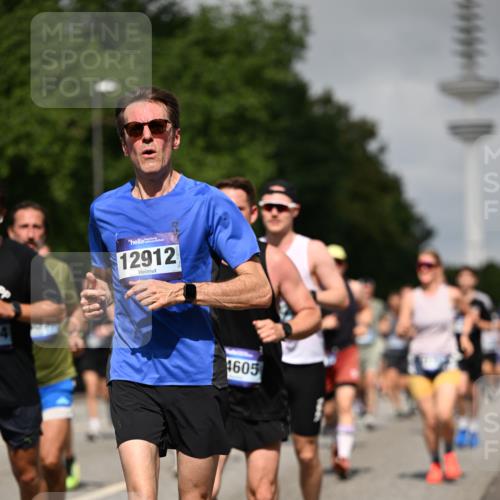 29.06.2025 - hella hamburg halbmarathon Dr. Thomas Lammeyer http://msf.ph/oto/8517449 29.06.2025 10:03:53 Kennedybrücke 1006, 1125, 1180, 1334, 1642, 1834, 1955, 2099, 2348, 2676, 2677, 2910, 3177, 3279, 3836, 3861, 3898, 4231, 5015, 5134, 5341, 5420, 6082, 6084, 6202, 6414, 6415, 6581, 6587, 7547, 7786, 8223, 8285, 8330, 8394, 8402, 8520, 8573, 10031, 10093, 10788, 11158, 11366 meine-sportfotos.de