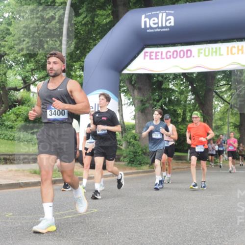 29.06.2025 - hella hamburg halbmarathon KatJ http://msf.ph/oto/8517451 29.06.2025 10:48:03 Zwischen KM18-KM19 3400, 6708, 7049 meine-sportfotos.de