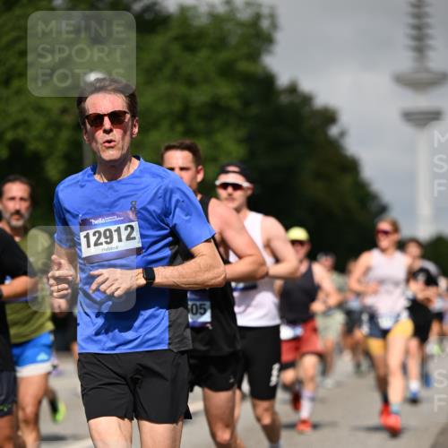 29.06.2025 - hella hamburg halbmarathon Dr. Thomas Lammeyer http://msf.ph/oto/8517454 29.06.2025 10:03:53 Kennedybrücke 1006, 1125, 1180, 1334, 1642, 1834, 1955, 2099, 2348, 2676, 2677, 2910, 3177, 3279, 3836, 3861, 3898, 4231, 5015, 5134, 5341, 5420, 6082, 6084, 6202, 6414, 6415, 6581, 6587, 7547, 7786, 8223, 8285, 8330, 8394, 8402, 8520, 8573, 10031, 10093, 10788, 11158, 11366 meine-sportfotos.de