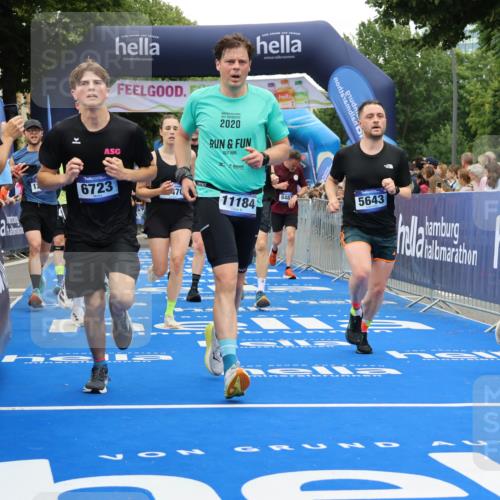 29.06.2025 - hella hamburg halbmarathon Strokosch-Dieckow http://msf.ph/oto/8517457 29.06.2025 10:55:18 Ziel 1130, 2771, 4189, 4903, 5287, 5643, 6723, 6891, 6938, 8487, 8973, 10188, 10263, 10582, 11184, 12526, 13234, 13236, 13470, 15854, 16521, 16985, 17603, 17940, 18031, 18290, 18380, 18531, 18966 meine-sportfotos.de