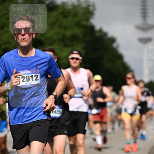 29.06.2025 - hella hamburg halbmarathon Dr. Thomas Lammeyer http://msf.ph/oto/8517461 29.06.2025 10:03:54 Kennedybrücke 1006, 1125, 1180, 1334, 1642, 1834, 1955, 2099, 2348, 2676, 2677, 2910, 3112, 3177, 3279, 3836, 3861, 3898, 4231, 4796, 5015, 5134, 5341, 5420, 6082, 6084, 6202, 6260, 6414, 6415, 6581, 6587, 7547, 7786, 8223, 8285, 8330, 8394, 8402, 8520, 8573, 9611, 10031, 10044, 10093, 10788, 11158, 11366 meine-sportfotos.de