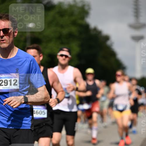 29.06.2025 - hella hamburg halbmarathon Dr. Thomas Lammeyer http://msf.ph/oto/8517473 29.06.2025 10:03:54 Kennedybrücke 1006, 1125, 1180, 1334, 1642, 1834, 1955, 2099, 2348, 2676, 2677, 2910, 3112, 3177, 3279, 3836, 3861, 3898, 4231, 4796, 5015, 5134, 5341, 5420, 6082, 6084, 6202, 6260, 6414, 6415, 6581, 6587, 7547, 7786, 8223, 8285, 8330, 8394, 8402, 8520, 8573, 9611, 10031, 10044, 10093, 10788, 11158, 11366 meine-sportfotos.de
