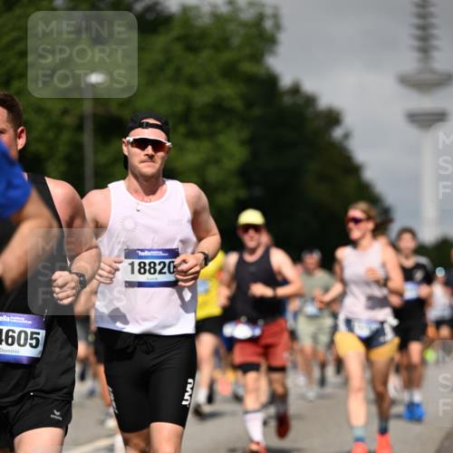 29.06.2025 - hella hamburg halbmarathon Dr. Thomas Lammeyer http://msf.ph/oto/8517481 29.06.2025 10:03:54 Kennedybrücke 1006, 1125, 1180, 1334, 1642, 1834, 1955, 2099, 2348, 2676, 2677, 2910, 3112, 3177, 3279, 3836, 3861, 3898, 4231, 4796, 5015, 5134, 5341, 5420, 6082, 6084, 6202, 6260, 6414, 6415, 6581, 6587, 7547, 7786, 8223, 8285, 8330, 8394, 8402, 8520, 8573, 9611, 10031, 10044, 10093, 10788, 11158, 11366 meine-sportfotos.de