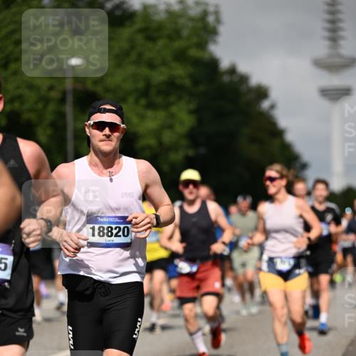 29.06.2025 - hella hamburg halbmarathon Dr. Thomas Lammeyer http://msf.ph/oto/8517486 29.06.2025 10:03:54 Kennedybrücke 1006, 1125, 1180, 1334, 1642, 1834, 1955, 2099, 2348, 2676, 2677, 2910, 3112, 3177, 3279, 3836, 3861, 3898, 4231, 4796, 5015, 5134, 5341, 5420, 6082, 6084, 6202, 6260, 6414, 6415, 6581, 6587, 7547, 7786, 8223, 8285, 8330, 8394, 8402, 8520, 8573, 9611, 10031, 10044, 10093, 10788, 11158, 11366 meine-sportfotos.de
