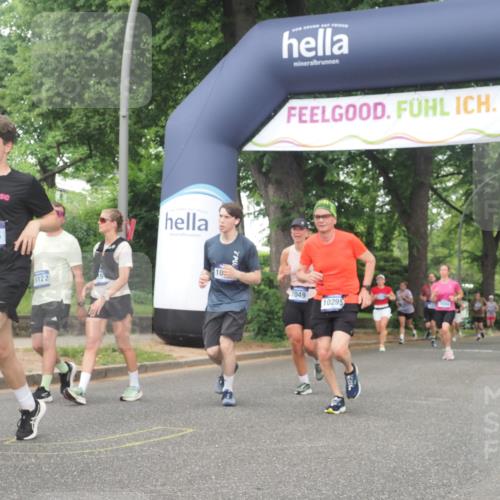 29.06.2025 - hella hamburg halbmarathon KatJ http://msf.ph/oto/8517488 29.06.2025 10:48:04 Zwischen KM18-KM19 3400, 6708, 7049 meine-sportfotos.de