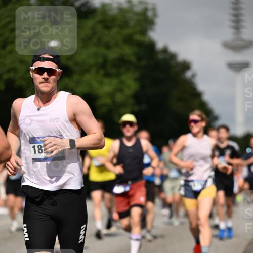 29.06.2025 - hella hamburg halbmarathon Dr. Thomas Lammeyer http://msf.ph/oto/8517495 29.06.2025 10:03:55 Kennedybrücke 1006, 1125, 1180, 1334, 1642, 1834, 1955, 2099, 2348, 2676, 2677, 2910, 3112, 3177, 3279, 3836, 3861, 3898, 4231, 4796, 5015, 5134, 5341, 5420, 6082, 6084, 6202, 6260, 6414, 6415, 6581, 6587, 7786, 8223, 8285, 8330, 8394, 8402, 8520, 8573, 8730, 9611, 10031, 10044, 10093, 10582, 10788, 11158, 11366 meine-sportfotos.de