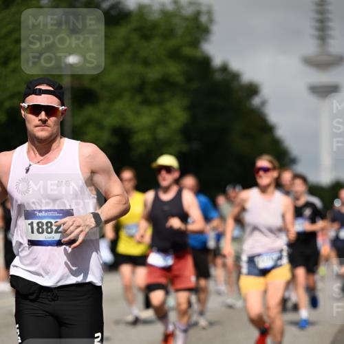 29.06.2025 - hella hamburg halbmarathon Dr. Thomas Lammeyer http://msf.ph/oto/8517500 29.06.2025 10:03:55 Kennedybrücke 1006, 1125, 1180, 1334, 1642, 1834, 1955, 2099, 2348, 2676, 2677, 2910, 3112, 3177, 3279, 3836, 3861, 3898, 4231, 4796, 5015, 5134, 5341, 5420, 6082, 6084, 6202, 6260, 6414, 6415, 6581, 6587, 7786, 8223, 8285, 8330, 8394, 8402, 8520, 8573, 8730, 9611, 10031, 10044, 10093, 10582, 10788, 11158, 11366 meine-sportfotos.de