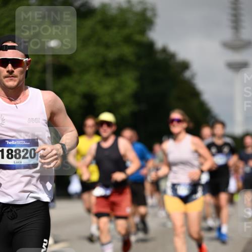 29.06.2025 - hella hamburg halbmarathon Dr. Thomas Lammeyer http://msf.ph/oto/8517515 29.06.2025 10:03:55 Kennedybrücke 1006, 1125, 1180, 1334, 1642, 1834, 1955, 2099, 2348, 2676, 2677, 2910, 3112, 3177, 3279, 3836, 3861, 3898, 4231, 4796, 5015, 5134, 5341, 5420, 6082, 6084, 6202, 6260, 6414, 6415, 6581, 6587, 7786, 8223, 8285, 8330, 8394, 8402, 8520, 8573, 8730, 9611, 10031, 10044, 10093, 10582, 10788, 11158, 11366 meine-sportfotos.de