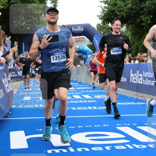 29.06.2025 - hella hamburg halbmarathon Strokosch-Dieckow http://msf.ph/oto/8517518 29.06.2025 10:55:20 Ziel 1130, 2252, 2771, 4189, 4951, 5287, 5643, 6723, 6891, 6938, 8487, 8973, 10188, 10263, 11184, 12526, 13234, 13236, 13470, 16213, 16521, 16985, 17603, 17940, 18290, 18380, 18531 meine-sportfotos.de