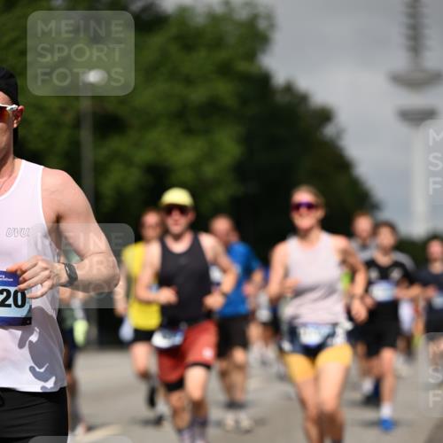 29.06.2025 - hella hamburg halbmarathon Dr. Thomas Lammeyer http://msf.ph/oto/8517520 29.06.2025 10:03:55 Kennedybrücke 1006, 1125, 1180, 1334, 1642, 1834, 1955, 2099, 2348, 2676, 2677, 2910, 3112, 3177, 3279, 3836, 3861, 3898, 4231, 4796, 5015, 5134, 5341, 5420, 6082, 6084, 6202, 6260, 6414, 6415, 6581, 6587, 7786, 8223, 8285, 8330, 8394, 8402, 8520, 8573, 8730, 9611, 10031, 10044, 10093, 10582, 10788, 11158, 11366 meine-sportfotos.de