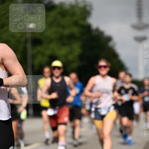 29.06.2025 - hella hamburg halbmarathon Dr. Thomas Lammeyer http://msf.ph/oto/8517525 29.06.2025 10:03:55 Kennedybrücke 1006, 1125, 1180, 1334, 1642, 1834, 1955, 2099, 2348, 2676, 2677, 2910, 3112, 3177, 3279, 3836, 3861, 3898, 4231, 4796, 5015, 5134, 5341, 5420, 6082, 6084, 6202, 6260, 6414, 6415, 6581, 6587, 7786, 8223, 8285, 8330, 8394, 8402, 8520, 8573, 8730, 9611, 10031, 10044, 10093, 10582, 10788, 11158, 11366 meine-sportfotos.de