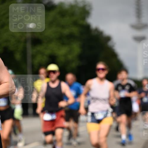 29.06.2025 - hella hamburg halbmarathon Dr. Thomas Lammeyer http://msf.ph/oto/8517532 29.06.2025 10:03:55 Kennedybrücke 1006, 1125, 1180, 1334, 1642, 1834, 1955, 2099, 2348, 2676, 2677, 2910, 3112, 3177, 3279, 3836, 3861, 3898, 4231, 4796, 5015, 5134, 5341, 5420, 6082, 6084, 6202, 6260, 6414, 6415, 6581, 6587, 7786, 8223, 8285, 8330, 8394, 8402, 8520, 8573, 8730, 9611, 10031, 10044, 10093, 10582, 10788, 11158, 11366 meine-sportfotos.de