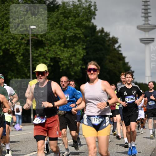 29.06.2025 - hella hamburg halbmarathon Dr. Thomas Lammeyer http://msf.ph/oto/8517537 29.06.2025 10:03:56 Kennedybrücke 1006, 1125, 1180, 1334, 1642, 1834, 1955, 2099, 2348, 2676, 2677, 2910, 3112, 3177, 3279, 3861, 3898, 4231, 4796, 5015, 5134, 5341, 5420, 6082, 6084, 6202, 6260, 6414, 6415, 6462, 6581, 6587, 7786, 7824, 8223, 8285, 8330, 8394, 8402, 8520, 8573, 8730, 9611, 10031, 10044, 10093, 10582, 10788, 11158, 11366 meine-sportfotos.de