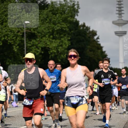 29.06.2025 - hella hamburg halbmarathon Dr. Thomas Lammeyer http://msf.ph/oto/8517542 29.06.2025 10:03:56 Kennedybrücke 1006, 1125, 1180, 1334, 1642, 1834, 1955, 2099, 2348, 2676, 2677, 2910, 3112, 3177, 3279, 3861, 3898, 4231, 4796, 5015, 5134, 5341, 5420, 6082, 6084, 6202, 6260, 6414, 6415, 6462, 6581, 6587, 7786, 7824, 8223, 8285, 8330, 8394, 8402, 8520, 8573, 8730, 9611, 10031, 10044, 10093, 10582, 10788, 11158, 11366 meine-sportfotos.de