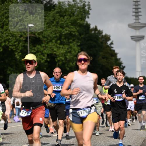 29.06.2025 - hella hamburg halbmarathon Dr. Thomas Lammeyer http://msf.ph/oto/8517544 29.06.2025 10:03:56 Kennedybrücke 1006, 1125, 1180, 1334, 1642, 1834, 1955, 2099, 2348, 2676, 2677, 2910, 3112, 3177, 3279, 3861, 3898, 4231, 4796, 5015, 5134, 5341, 5420, 6082, 6084, 6202, 6260, 6414, 6415, 6462, 6581, 6587, 7786, 7824, 8223, 8285, 8330, 8394, 8402, 8520, 8573, 8730, 9611, 10031, 10044, 10093, 10582, 10788, 11158, 11366 meine-sportfotos.de