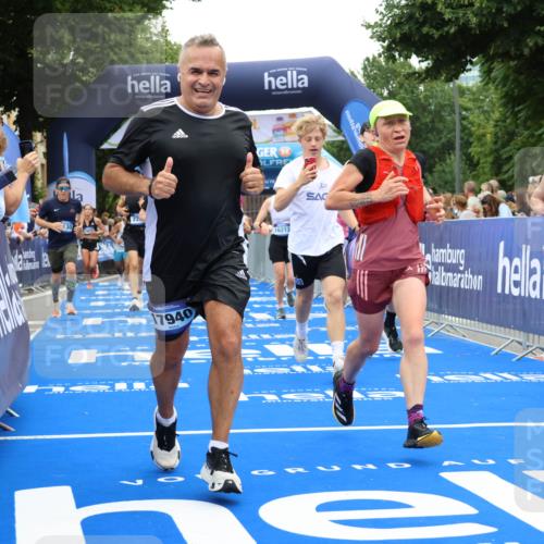 29.06.2025 - hella hamburg halbmarathon Strokosch-Dieckow http://msf.ph/oto/8517563 29.06.2025 10:55:23 Ziel 1130, 2252, 2771, 4189, 4951, 5287, 5319, 5643, 6591, 6723, 6938, 8487, 10263, 11184, 12526, 12584, 13234, 13236, 13470, 14036, 16213, 16334, 16609, 16985, 17603, 17940, 18290, 18380, 18531 meine-sportfotos.de